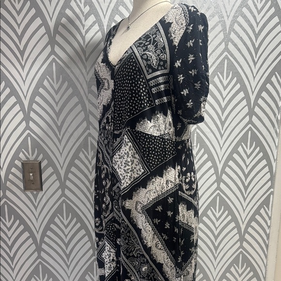 Black and White Flutter Sleeve Midi Sundress - Picture 7 of 10